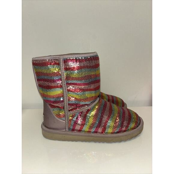 UGG CLASSIC II SEQUIN RAINBOW SPARKLE BOOTS, YOUTH 6 GIRLS/ WOMEN US 8/39 Uniqu - Picture 1 of 5